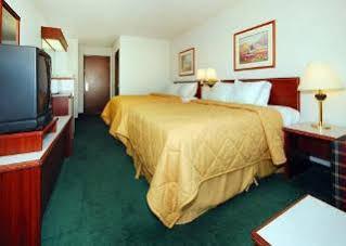 Comfort & Suites-portland Airport Hotel