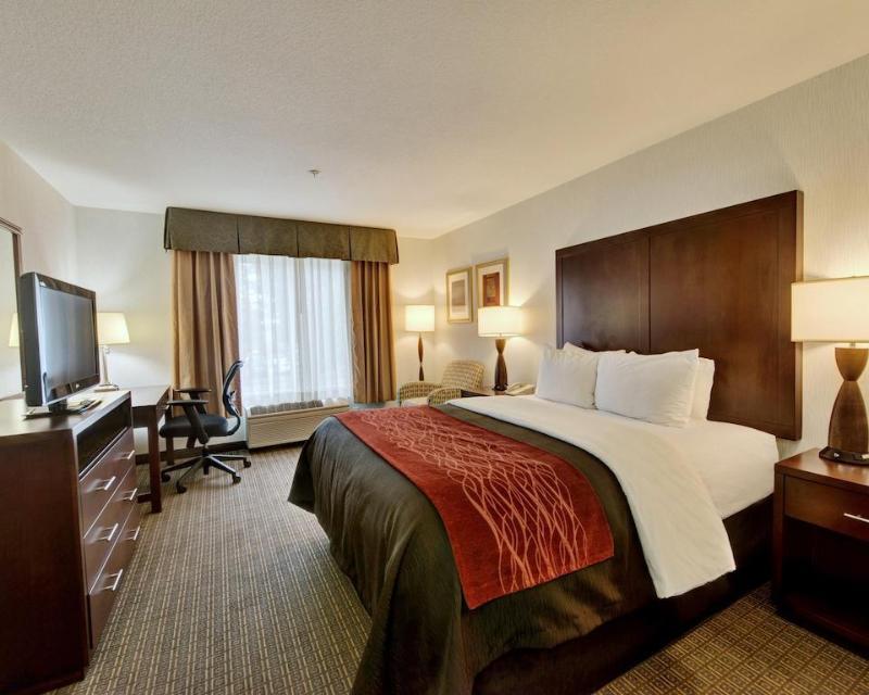 Hotel Comfort & Suites-portland Airport 3*