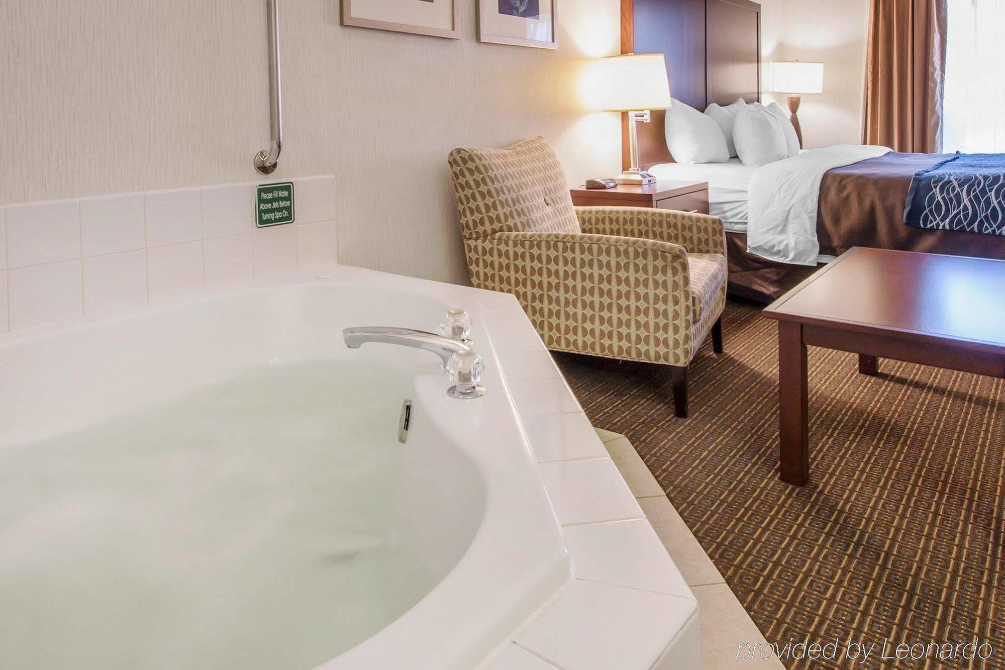 Comfort & Suites-portland Airport Hotel