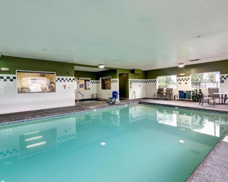 Comfort & Suites-portland Airport 3*