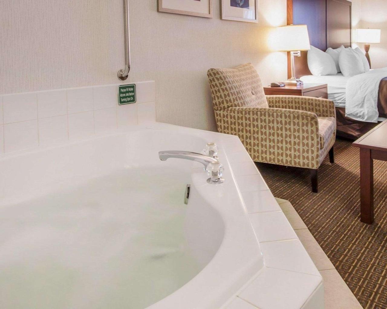 Hotel Comfort & Suites-portland Airport 3*