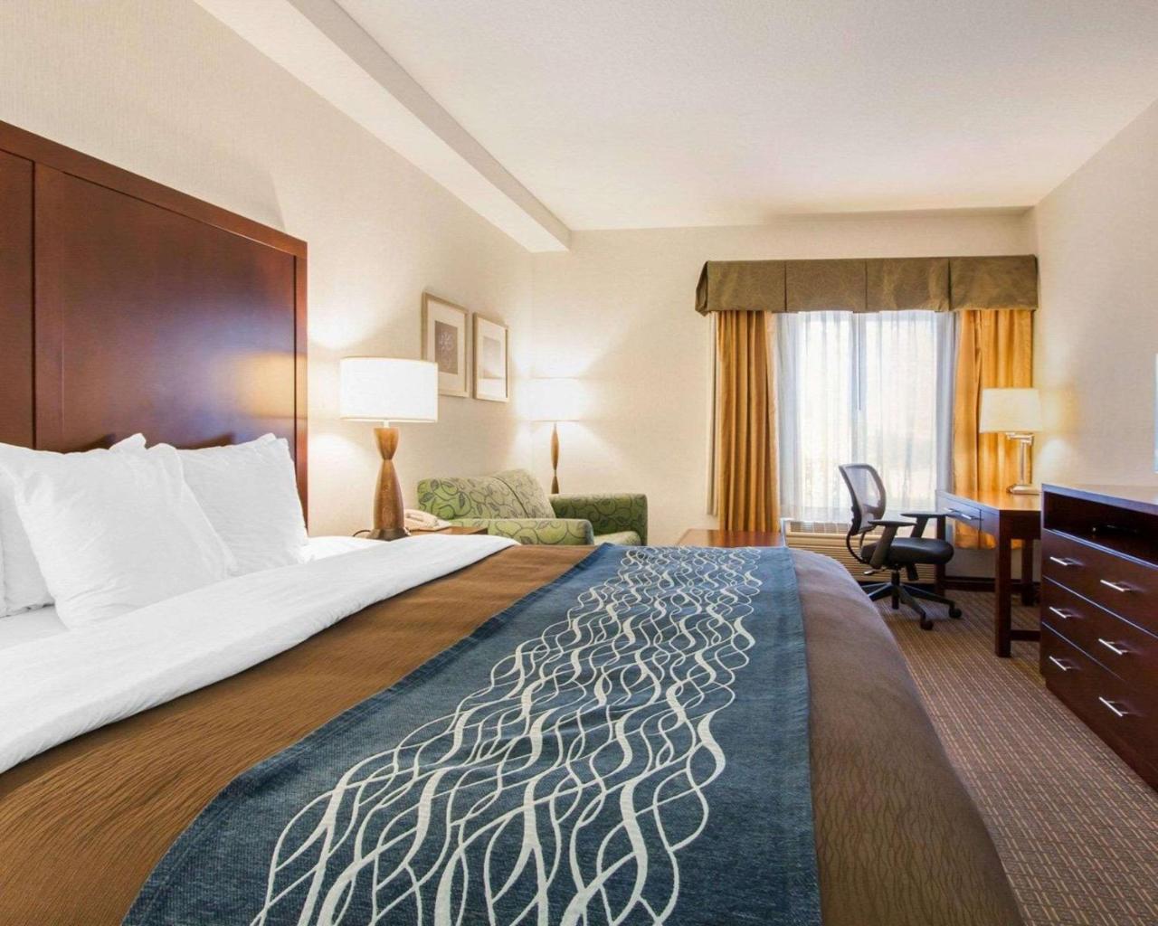 Comfort & Suites-portland Airport Hotel