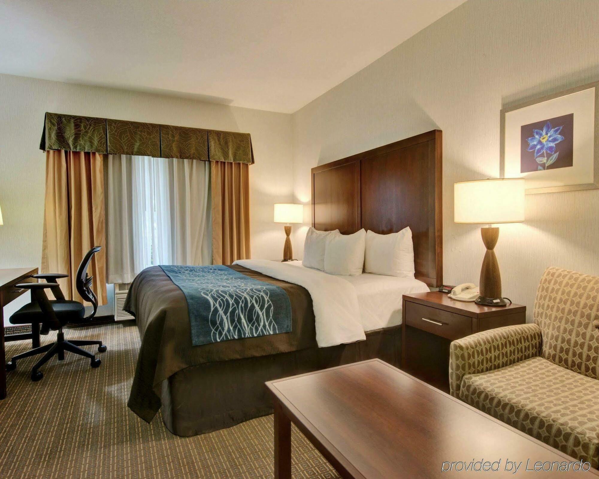 Comfort & Suites-portland Airport Hotel